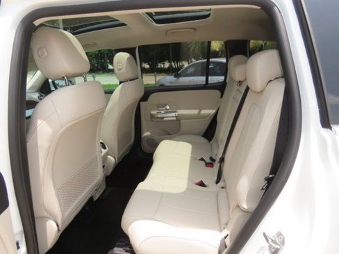 Used 2023 Mercedes-Benz GLB 250 image 19