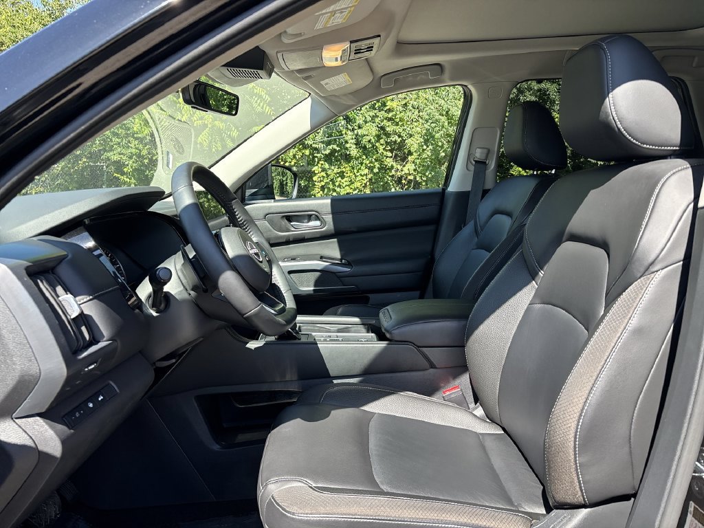 Certified 2025 Nissan Pathfinder SL w/ SL Premium Package FWD image 25