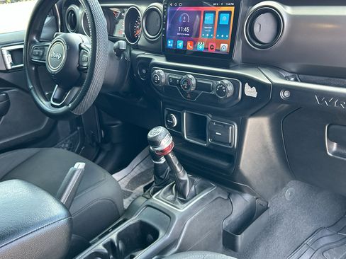 Used 2019 Jeep Wrangler Unlimited Sport image 16