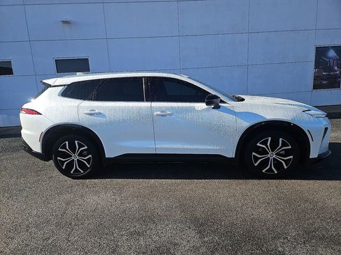 Used 2025 Toyota Crown Signia XLE image 9