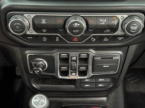 Used 2022 Jeep Gladiator Sport image 20