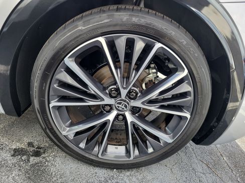 Used 2025 Toyota Prius XLE FWD image 29