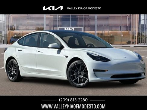 Used 2023 Tesla Model 3 Standard Range image 1