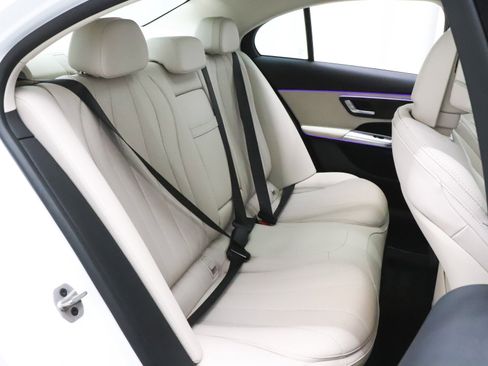 Used 2025 Mercedes-Benz E 350 4MATIC Sedan image 32