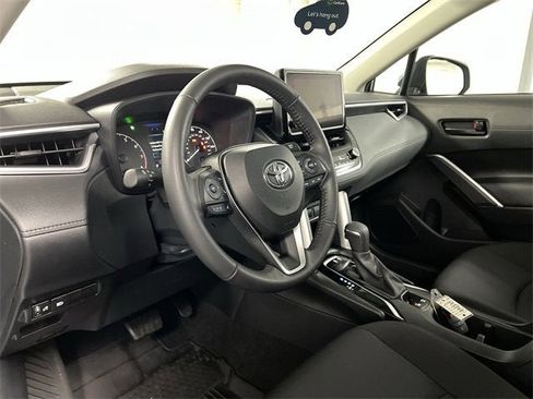 Used 2023 Toyota Corolla Cross LE image 10