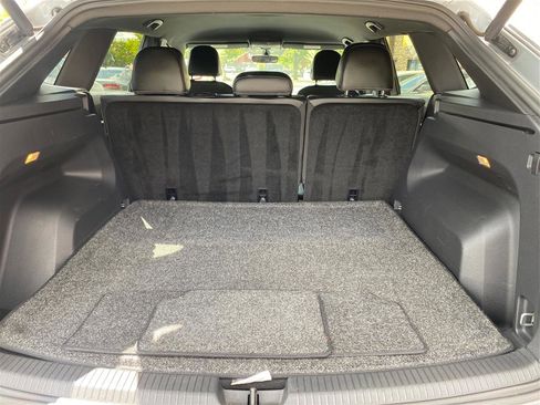 Used 2021 Volkswagen Atlas Cross Sport SE image 21