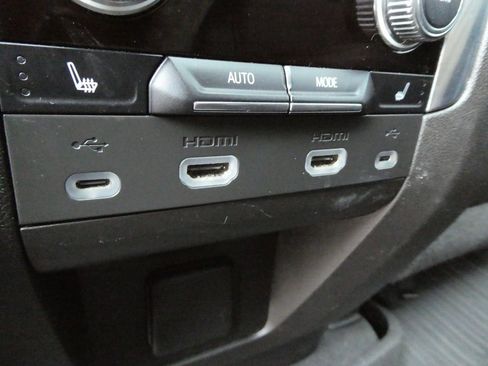 Used 2021 GMC Yukon Denali image 44