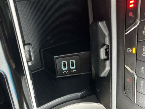 Used 2020 Ford Edge SEL image 19