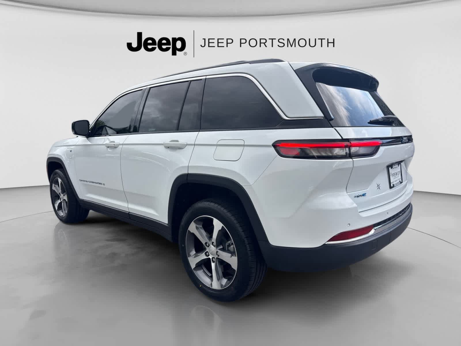 Used 2023 Jeep Grand Cherokee 4WD 4xe image 3