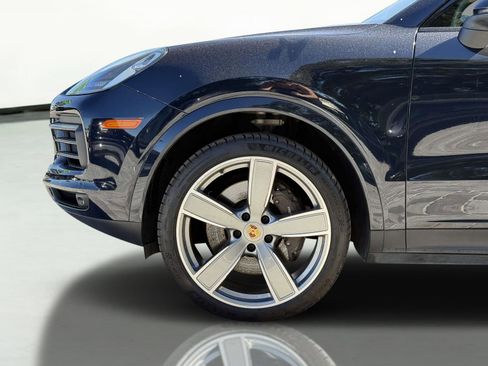 Used 2023 Porsche Cayenne Platinum Edition image 15