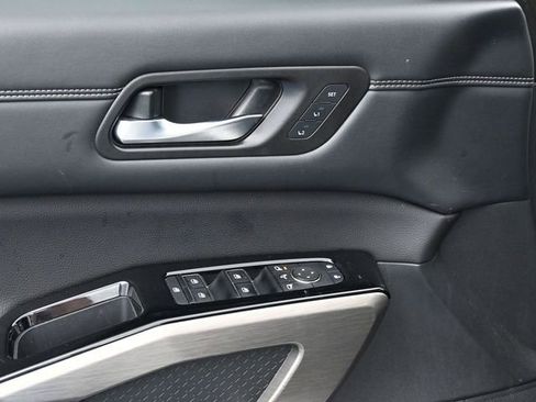 Used 2023 Nissan Pathfinder Platinum image 17