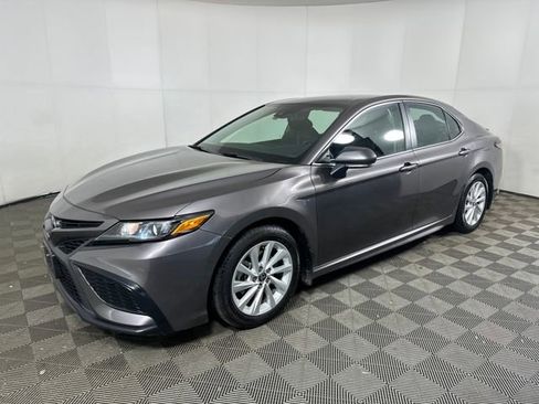 Used 2024 Toyota Camry SE image 7