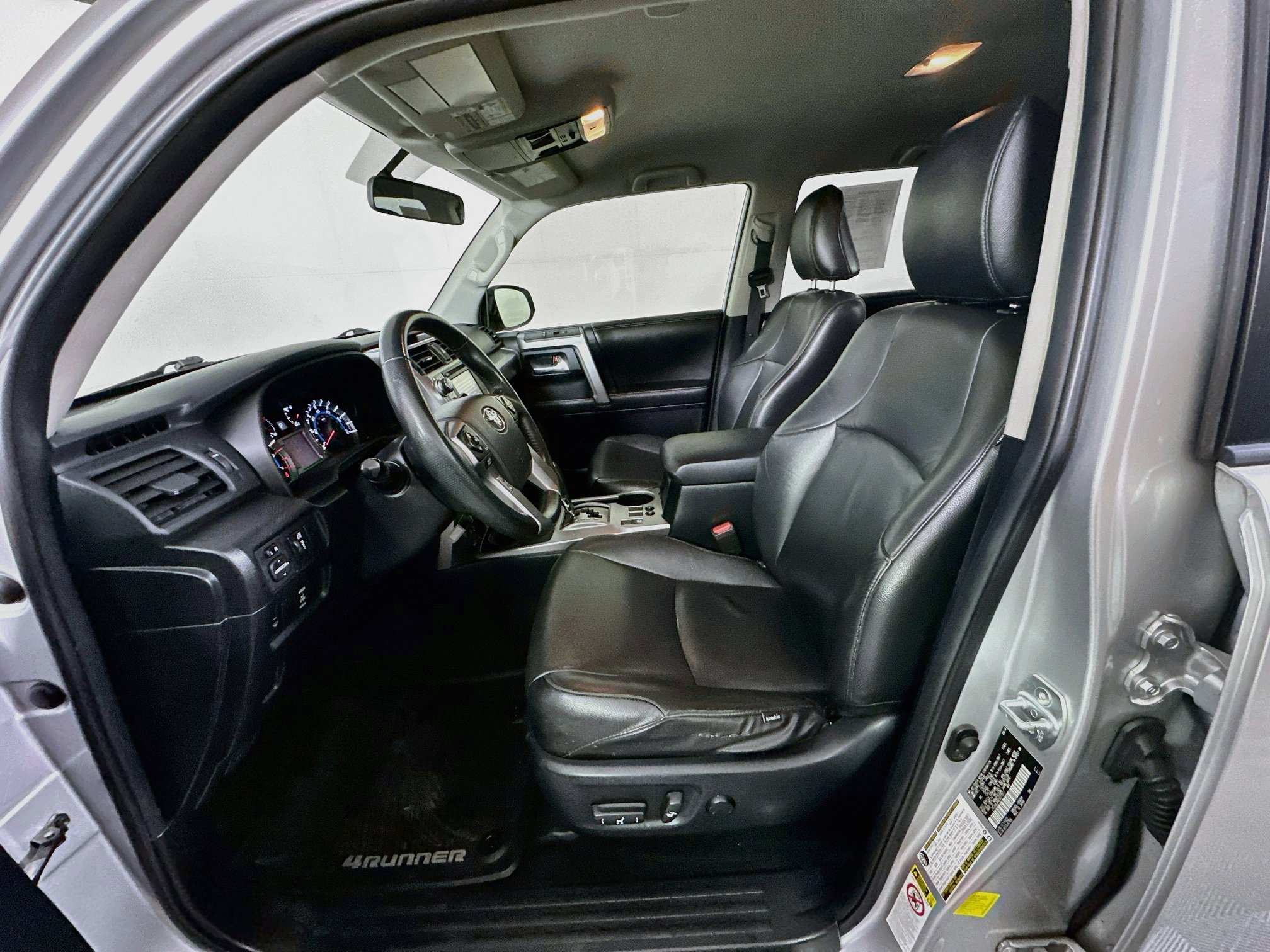 Used 2014 Toyota 4Runner SR5 RWD image 13