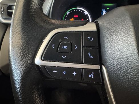 Used 2024 Toyota Sienna XLE image 18