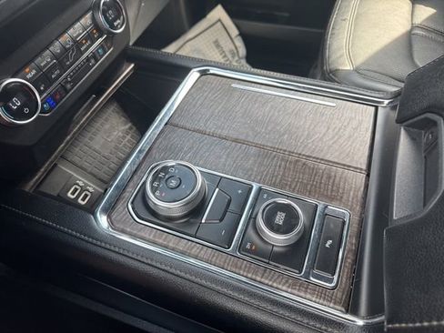 Used 2019 Ford Expedition Limited w/ Equipment Group 301A image 22