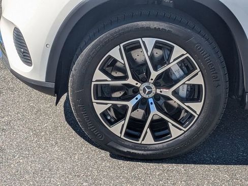 Used 2025 Mercedes-Benz GLC 350e 4MATIC image 10