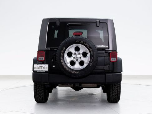 Used 2018 Jeep Wrangler Sport AWD/4WD image 8