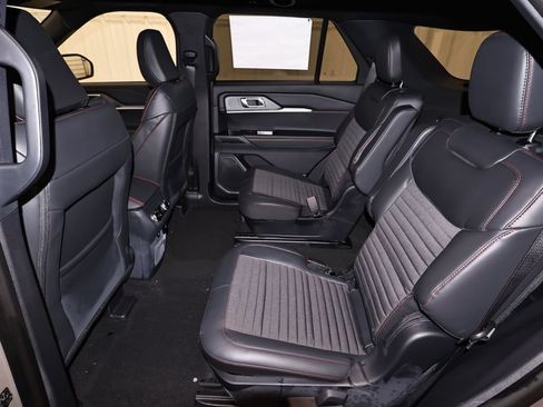 New 2026 Ford Explorer ST-Line w/ ST-Line Street Pack AWD/4WD image 15