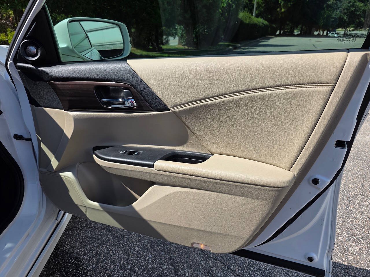 Used 2016 Honda Accord Touring image 39