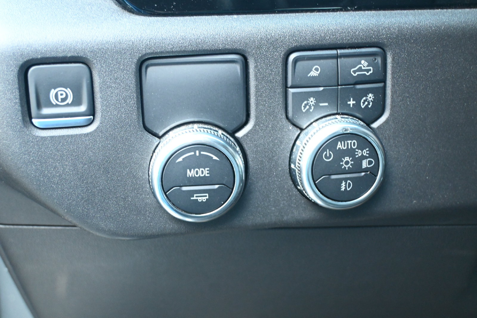 Used 2025 GMC Sierra 1500 SLT RWD image 11