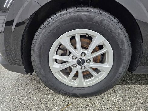 Used 2024 Kia Carnival LX image 8