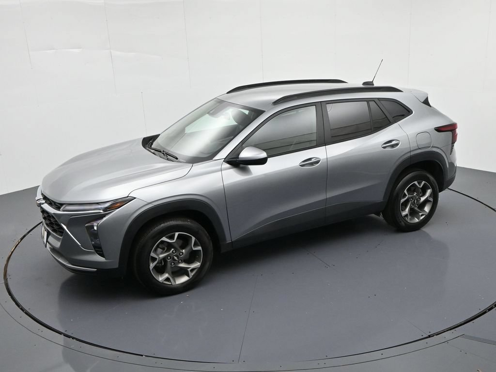 Used 2025 Chevrolet Trax LT FWD image 20