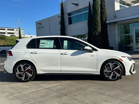 New 2026 Volkswagen GTI SE image 4