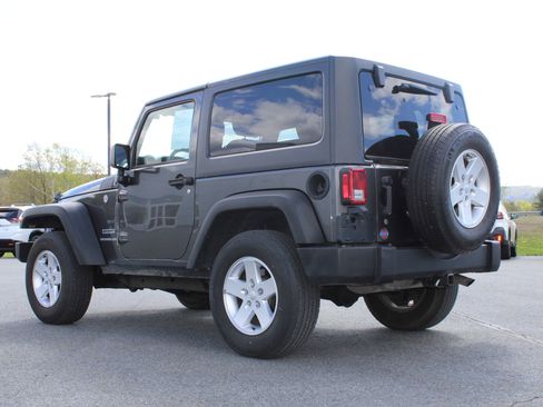 Used 2017 Jeep Wrangler Sport AWD/4WD image 4