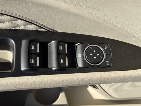 Used 2017 Ford Fusion Energi Platinum FWD image 13