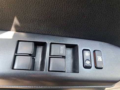 Used 2016 Toyota RAV4 XLE image 28