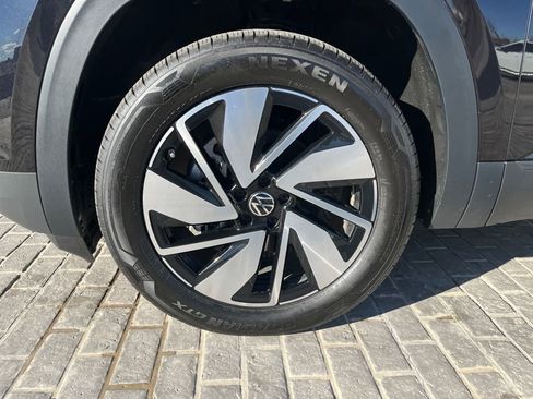 Certified 2025 Volkswagen Atlas SE image 29