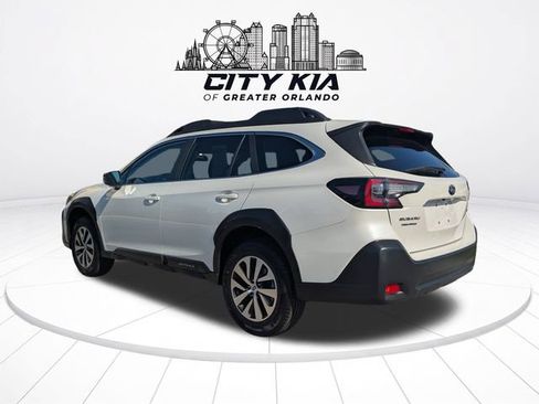 Used 2023 Subaru Outback Premium AWD/4WD image 3