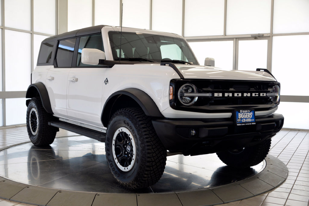 Used 2024 Ford Bronco Outer Banks w/ Sasquatch Package AWD/4WD image 2