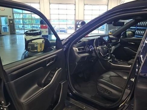 Used 2022 Toyota Highlander XSE image 12