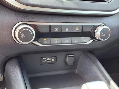 Used 2022 Nissan Altima 2.5 SV image 17
