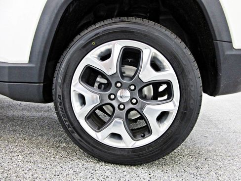 Used 2018 Jeep Compass Limited w/ Navigation Group AWD/4WD image 19