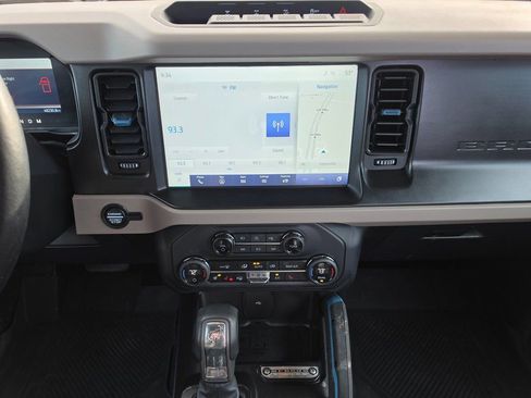 Used 2023 Ford Bronco Wildtrak image 27