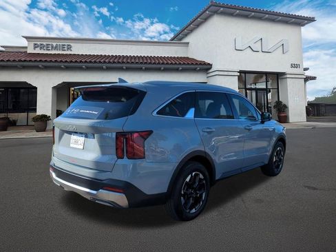 Certified 2025 Kia Sorento S FWD image 8