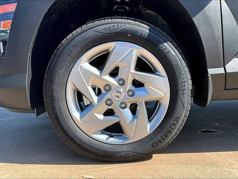 Certified 2025 Hyundai Kona SE AWD/4WD image 22