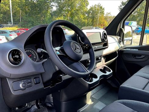 New 2025 Mercedes-Benz Sprinter 2500 image 9