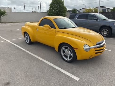 Used 2003 Chevrolet SSR w/ Preferred Equipment Group image 7