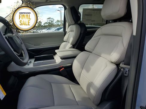 New 2025 Lincoln Navigator Reserve image 16