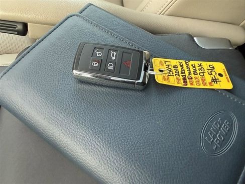 Used 2018 Land Rover Discovery SE AWD/4WD image 37