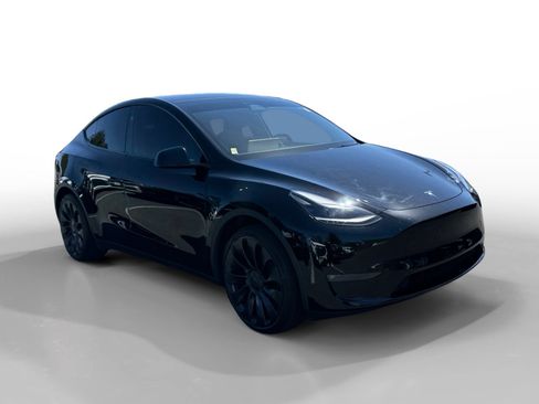 Used 2023 Tesla Model Y 2WD image 7
