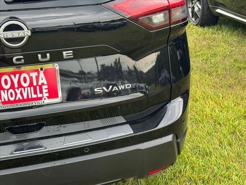 Used 2024 Nissan Rogue SV AWD/4WD image 18