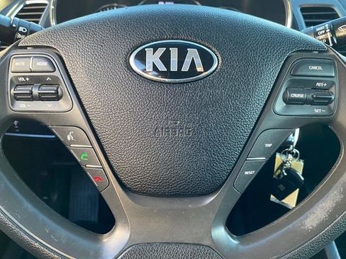 Used 2018 Kia Forte LX image 10