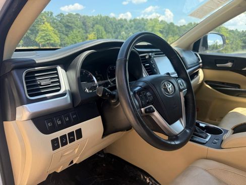 Used 2015 Toyota Highlander Limited Platinum AWD/4WD image 22