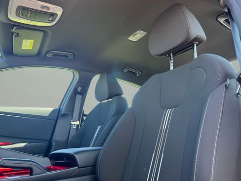 Certified 2025 Hyundai Elantra Sport FWD image 18