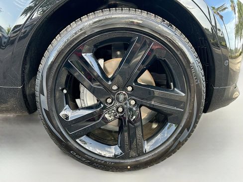 New 2025 Land Rover Discovery Dynamic SE image 36