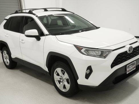 Used 2021 Toyota RAV4 XLE AWD/4WD image 3